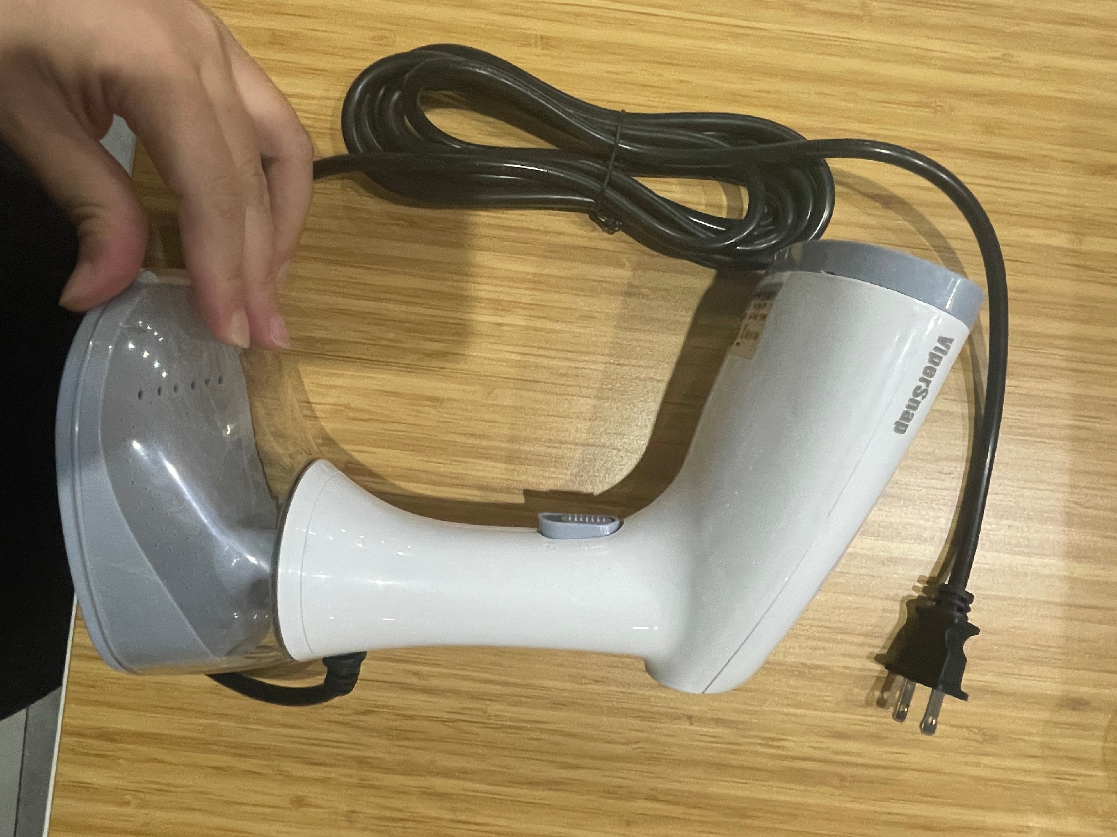 Vipersnap clothes steamer, portable handheld design, 240 ml large capacity, 700 watts, strong penetrating steam, removes wrinkles, suitable for home and office