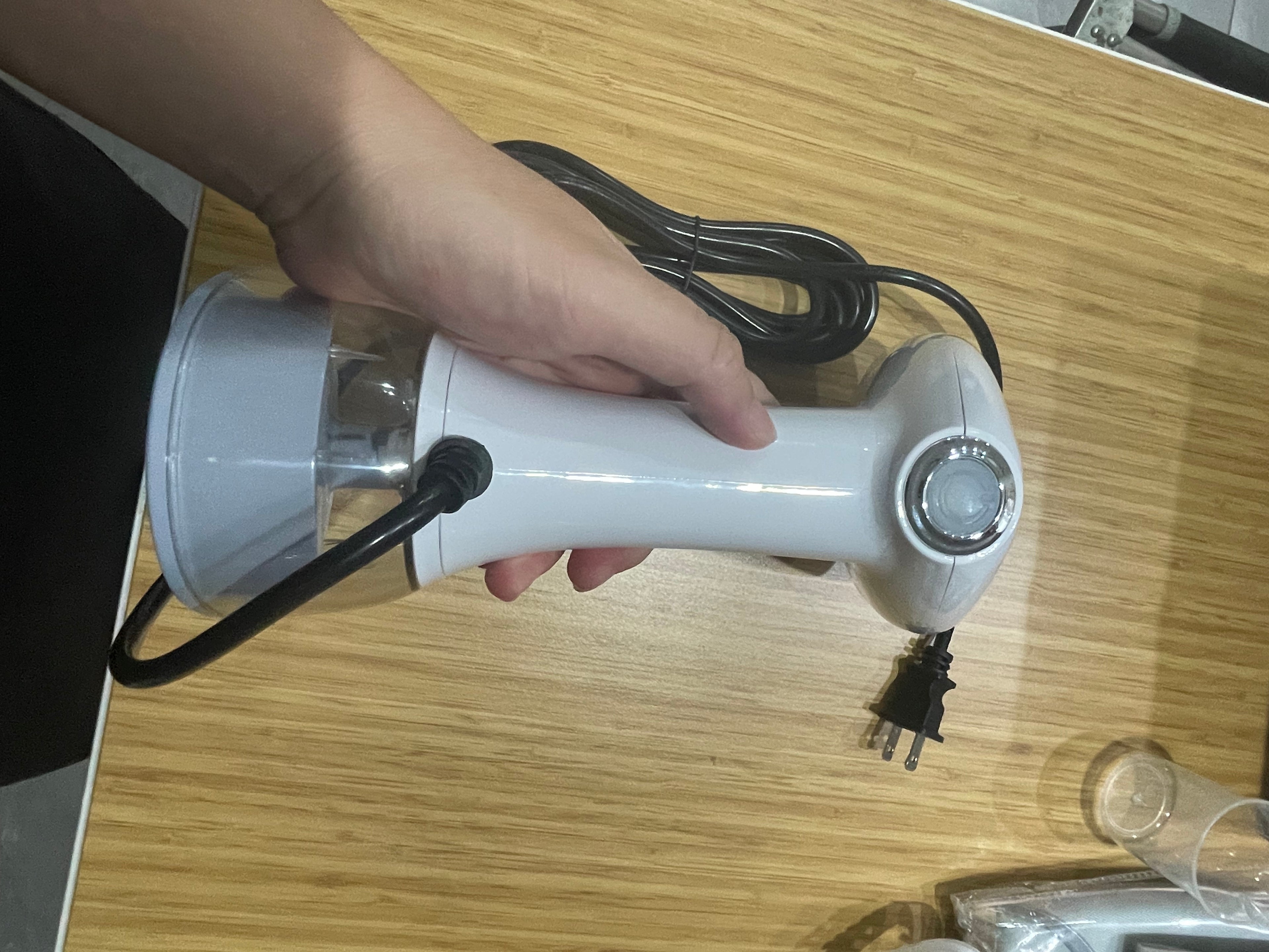 Vipersnap clothes steamer, portable handheld design, 240 ml large capacity, 700 watts, strong penetrating steam, removes wrinkles, suitable for home and office