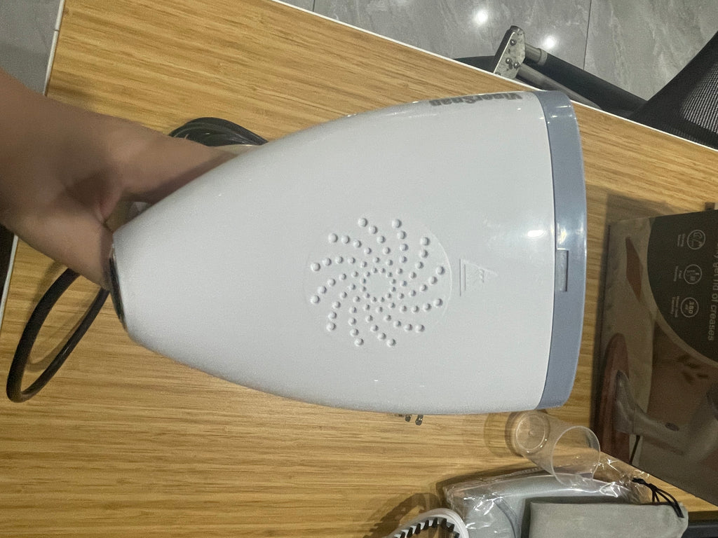 Vipersnap clothes steamer, portable handheld design, 240 ml large capacity, 700 watts, strong penetrating steam, removes wrinkles, suitable for home and office